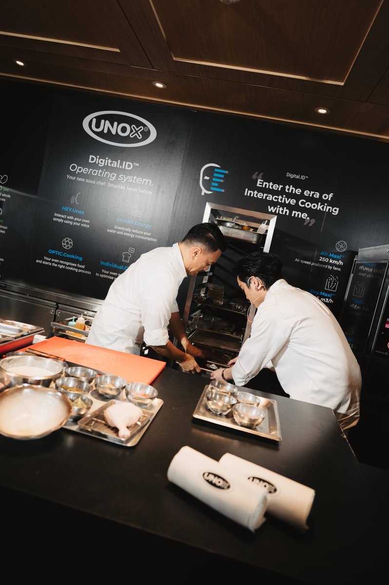 JMJlabel's tweet photo. Chef #Jamyjamess 

#ChefsTastingMenu #UNOXThailand #unox #unoxasia #sahastainlessgroup
#SmartKitchenTech #LiveCookingExperience #FineDiningThailand https://t.co/baQLd7dqGy