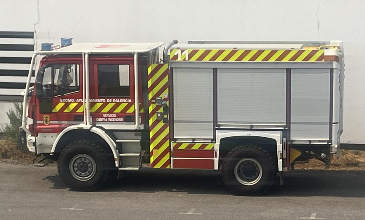 Acaban de llegar al Parque de Bomberos de Ponferrada los 6 efectivos desplazados desde el Ayuntamiento de #Palencia, que se incorporan al dispositivo de extinción de incendios. Gracias a los palentinos por su generosidad y solidaridad con #Ponferrada y #ElBierzo.