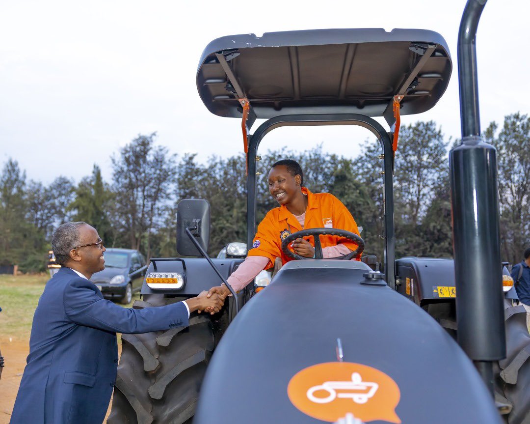 harerimana_tito's tweet photo. Big News for Farmers in @NyagatareDistr ⚡️
On August 21, 2025, @HeiferRwanda and @HelloTractor are officially launching Rwanda’s second Mechanization Hub in Nyagatare.
This new hub is a game-changer for local agriculture:
~ Easy access to smart tractors and modern farming tools
~ Affordable Pay-As-You-Go (PAYG) financing
~ Hands-on training for farmers
~ Reliable access to spare parts and maintenance
Designed to boost productivity, income, and unlock new opportunities especially for youth and women in agriculture.
Mark your calendar and get ready, the future of farming is coming to Nyagatare.
#MechanizationHub
