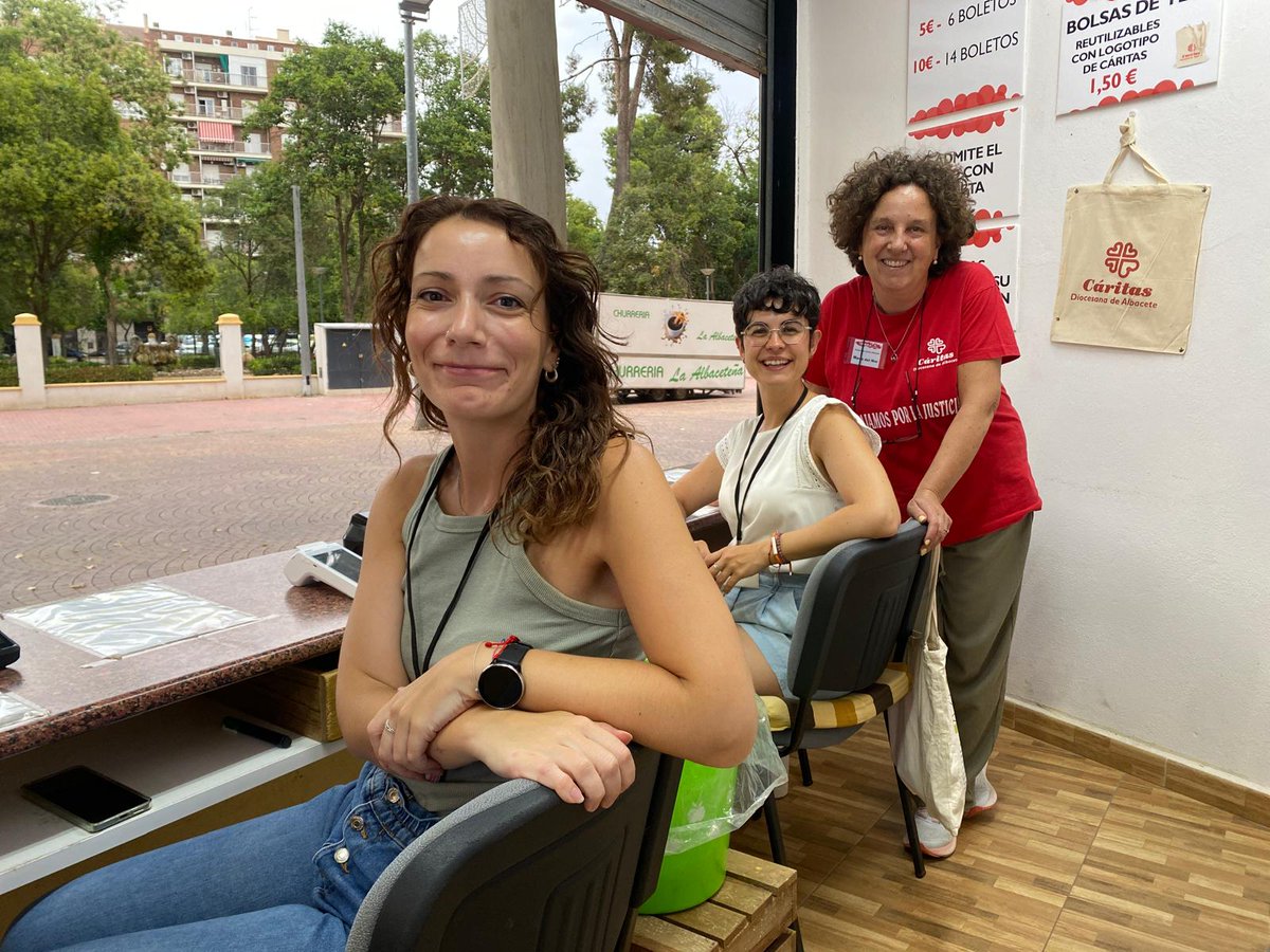 Seguimos llenando de ilusión y esperanza el Paseo de la Feria. Hasta el 7 de septiembre, la Tómbola de Cáritas abre sus persianas todas las tardes, de 20 a 23.30 horas. ¡Te esperamos!
#Tómbola2025