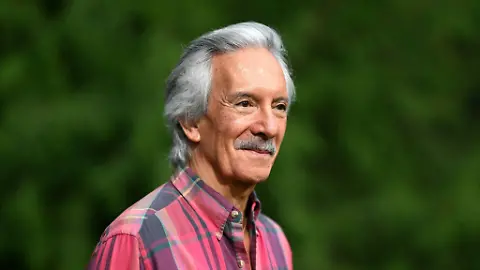Ramón Zamora (@ramonzamora89) on Twitter photo Hoy mi papá cumple 69 años, el cuarto que pasa en detención arbitraria.
Sigue siendo mi mayor ejemplo de dignidad y valentía: me recuerda que mantenerse fiel a las convicciones siempre vale la pena.
¡Feliz cumpleaños, <a href="/ChepeZamora/">#ZamoraLibre #FreeJRZ</a>!
📸 HT <a href="/johanordonez/">Johan Ordóñez</a> /vía <a href="/AFP/">AFP News Agency</a> Hoy mi papá cumple 69 años, el cuarto que pasa en detención arbitraria.
Sigue siendo mi mayor ejemplo de dignidad y valentía: me recuerda que mantenerse fiel a las convicciones siempre vale la pena.
¡Feliz cumpleaños, <a href="/ChepeZamora/">#ZamoraLibre #FreeJRZ</a>!
📸 HT <a href="/johanordonez/">Johan Ordóñez</a> /vía <a href="/AFP/">AFP News Agency</a>
