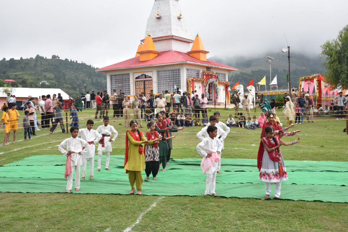 dioudhampur's tweet photo. #HistoricSankriDevtaMela
#Day_01 of the Annual Historic Sankri Devta Mela at Village Meer, Block Panchari, witnessed thrilling sports events including Kabaddi competition & vibrant cultural performances, showcasing local talent & rich traditions of the area. https://t.co/A2yF3iVDTY