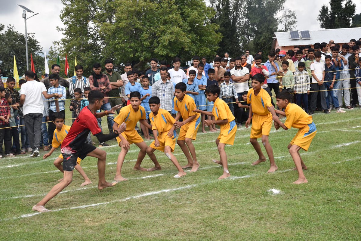 dioudhampur's tweet photo. #HistoricSankriDevtaMela
#Day_01 of the Annual Historic Sankri Devta Mela at Village Meer, Block Panchari, witnessed thrilling sports events including Kabaddi competition & vibrant cultural performances, showcasing local talent & rich traditions of the area. https://t.co/A2yF3iVDTY
