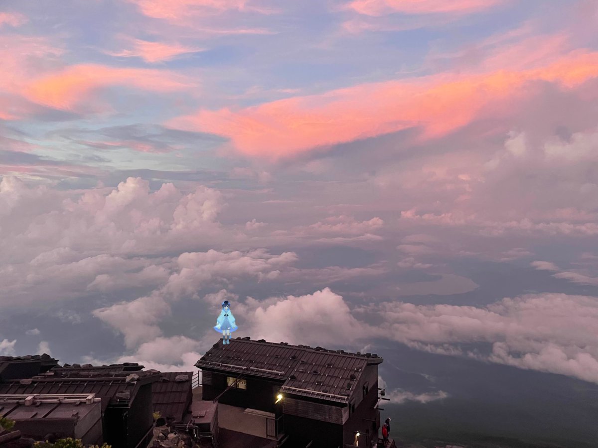 vr_shiki's tweet photo. 富士山は夏でも寒いわ https://t.co/Nqq9fVkoxL
