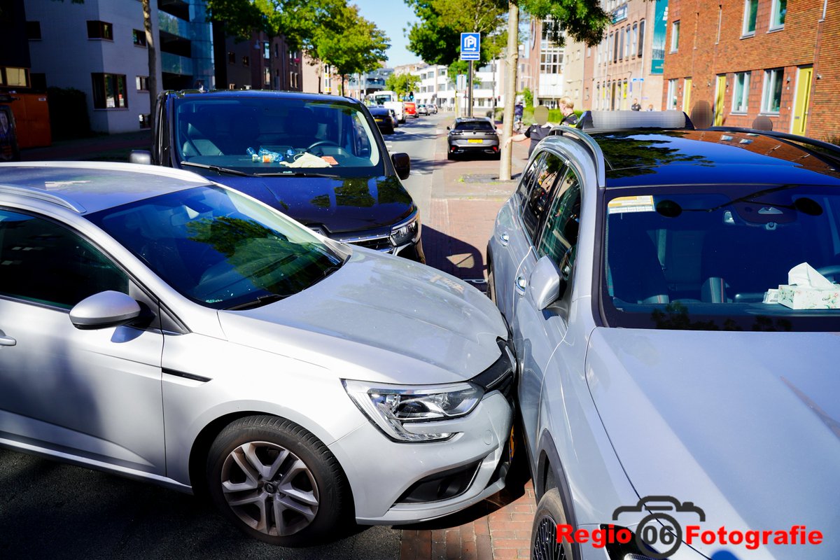 Veel schade na botsing op Molenstraat-Centrum