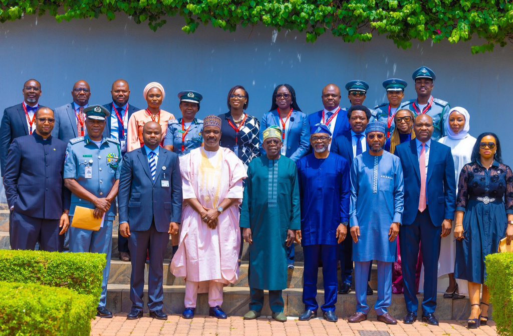 mrlurvy's tweet image. Back in April 2024, President Bola Ahmed Tinubu launched the National Single Window (NSW) project, a game changer for trade in Nigeria

At the inauguration, he made one thing clear: collaboration is key if we want the project to succeed.

Domiciled at the FIRS, the NSW is…