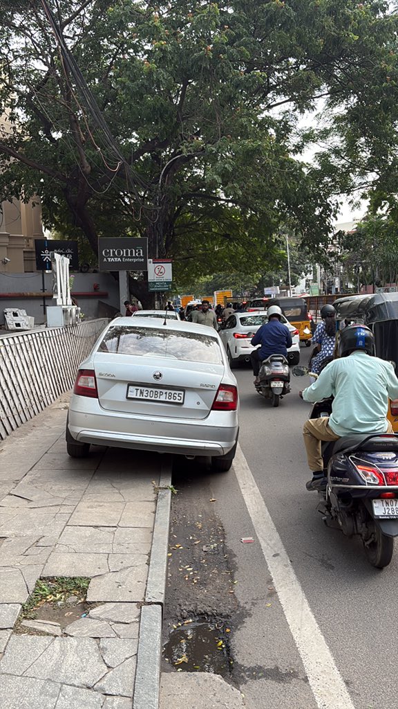 venky210's tweet photo. GCC. How do we let cars park on pavements ? TTK road.  Where do pedestrians walk ? @UpdatesChennai @chennaicorp @ChennaiTraffic https://t.co/oMAhnhR7Z6