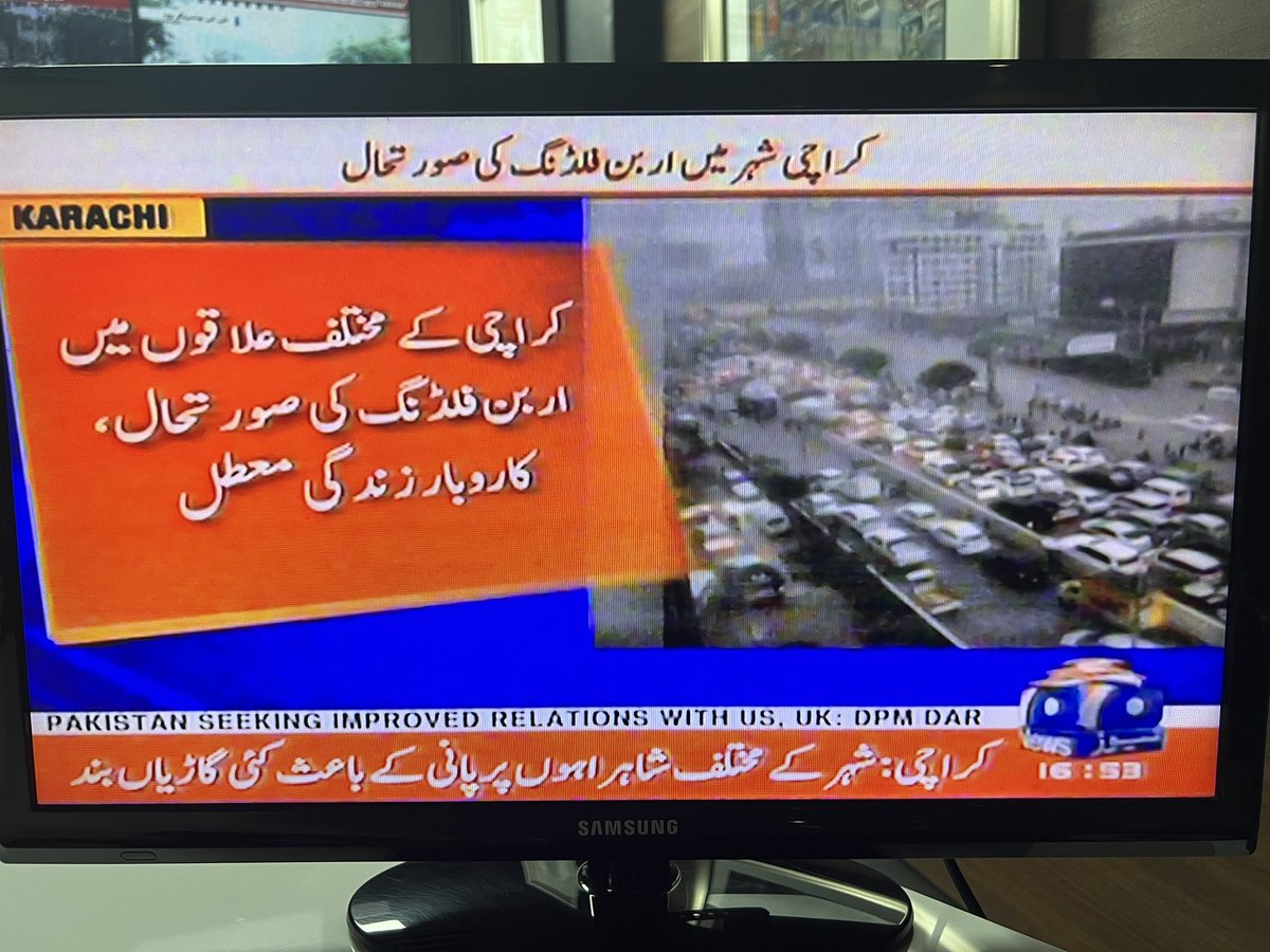 AzharAbbas3's tweet photo. The Sindh govt and city administrations’ claims of preparedness were washed away with the first spell of rain in Karachi. Despite prior warnings, no effective measures were taken. The situation is dire, with thousands of people, including children, stranded on the roads. What is the government doing?