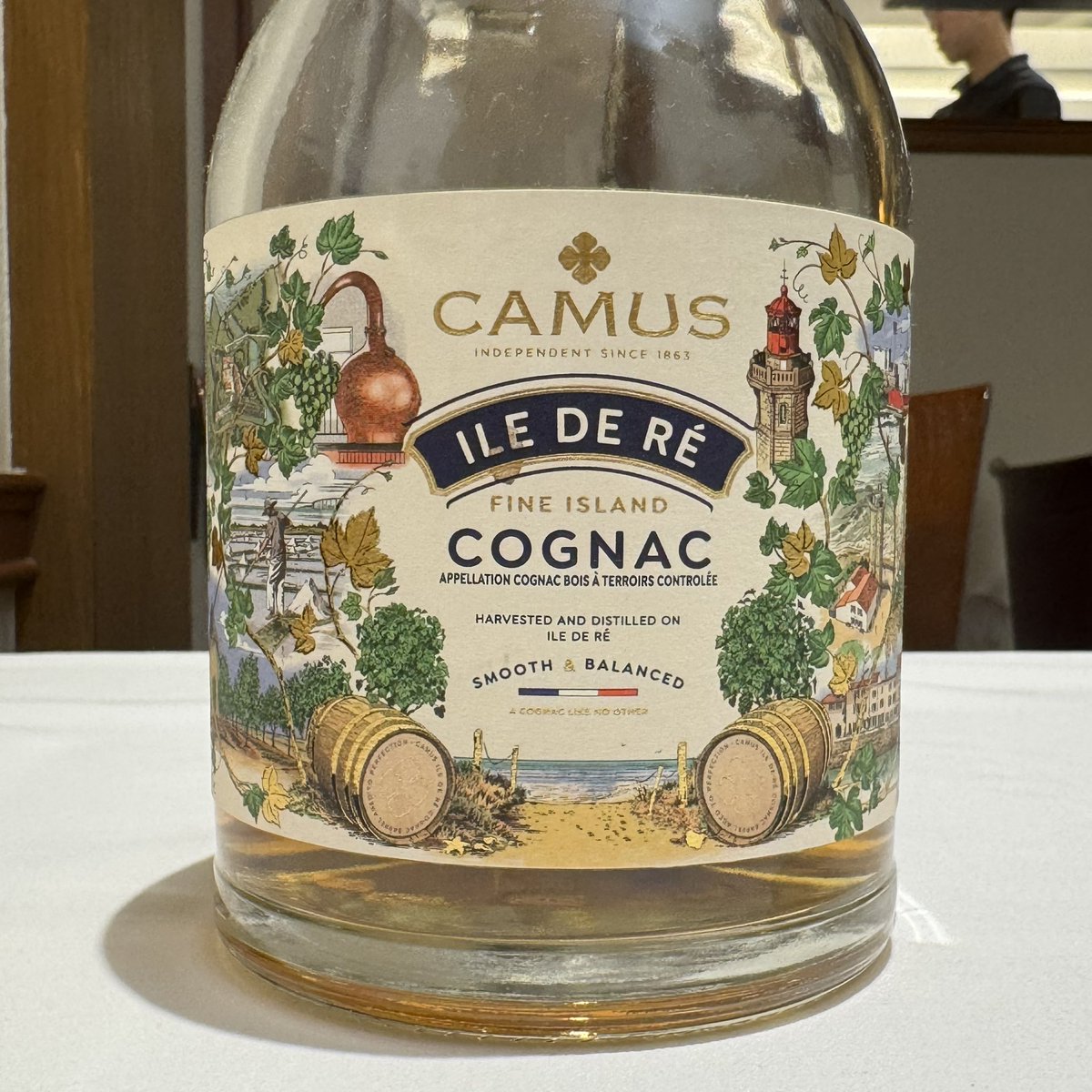wine_rouken's tweet photo. そして、食後酒のコニャックを。
フランス料理をお腹いっぱい食べたなら、蒸留酒は欠かせますん。消化促進。
島ものコニャック、イルドレ(IledeRe)良いですよねー。
#ラマティエール
#神楽坂マティエール
#食後酒
#IledeRe https://t.co/JKoEih4Siw