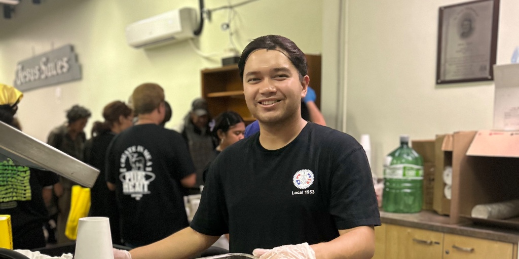 Thank you International Worship Center - North! 🙌 From clothing sorting to chilli serving, you served with such love + joy. Grateful for your hearts! 💛✨

lighthousemission.ca

#LighthouseMission #EveryoneMatters #LoveAllServeAll