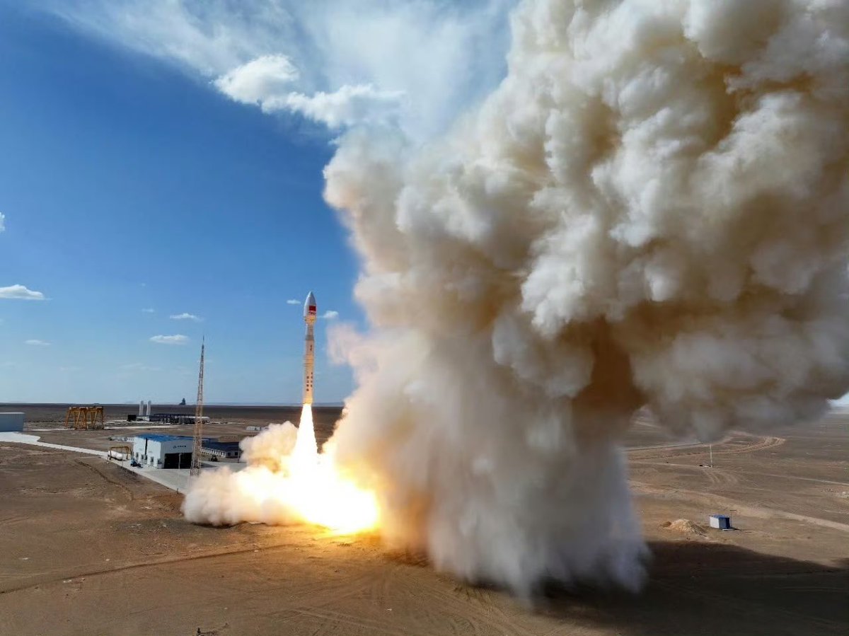 djfnfkdkdkz's tweet photo. China has successfully launched the Kinetica-1 Y10, carrying a total of seven satellites, including the Zhongke Satellite 05, Multifunctional Test Satellite 02-01, 02-02, and 02-03 (Tiantuo-6), Tianyan-26, ThumbSat-1, and ThumbSat-2. https://t.co/L1jcs9l9AN