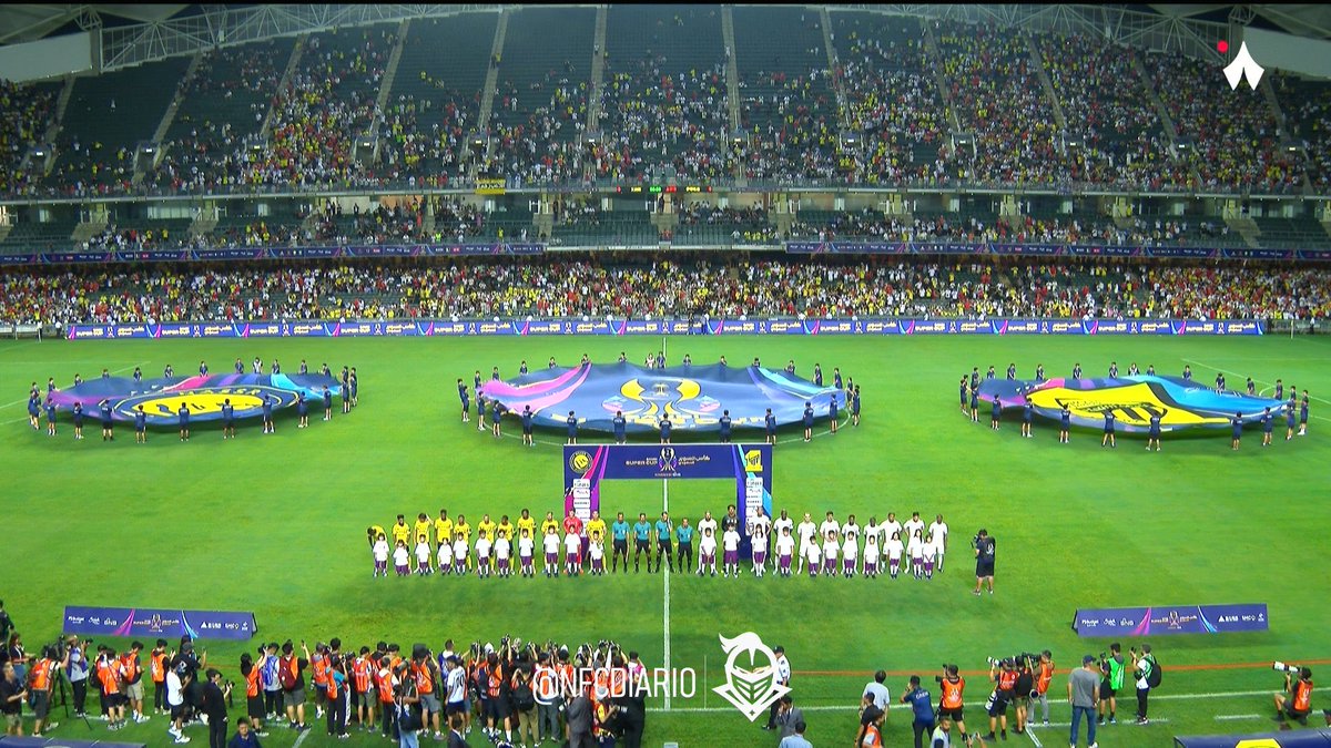 المصورين كلهم عند النصر