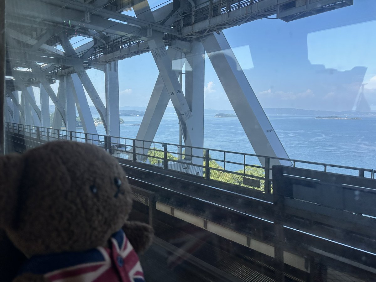 #ボリス  #くまのボリス
 #ぬい撮り 

鯛めし🐟天ぷら
特急しおかぜ🍊
瀬戸大橋🌊🌉