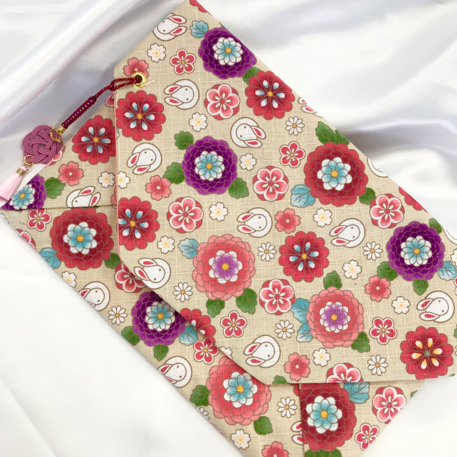 うさ／御朱印帳入れ、数寄屋袋 うさ／御朱印帳入れ、数寄屋袋 ハンドメイド うさぎと花柄