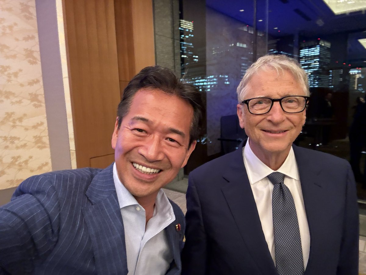 okamoto3nari's tweet photo. ビル・ゲイツ氏と会食。

ビジネスで築いた全ての資産を活用し、感染症や貧困の撲滅など、地球規模の課題解決に取り組まれています。

スマートでチャーミング、本当に素敵な方です。

僕自身も、日本政府や民間企業を巻き込んで、協力して歩んでいきたいと考えています。 https://t.co/etc7NDzpa9