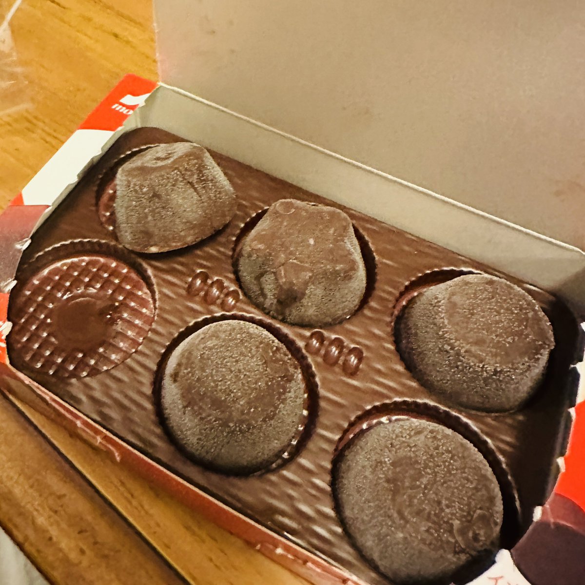 errie's tweet image. 「ニモノ」が、まさかの👦大好物手羽元と大根煮で、お代わりしたら倍の量どんぶりで来た笑。カワエビもスリミもお刺身もホルモン炒めもめちゃウマでした。子どもらには食後にピノを出してくれ、〆のラーメンは衝撃的に美味く、最＆高な夜であった🫶
#kaiyu #海癒 #yostrip