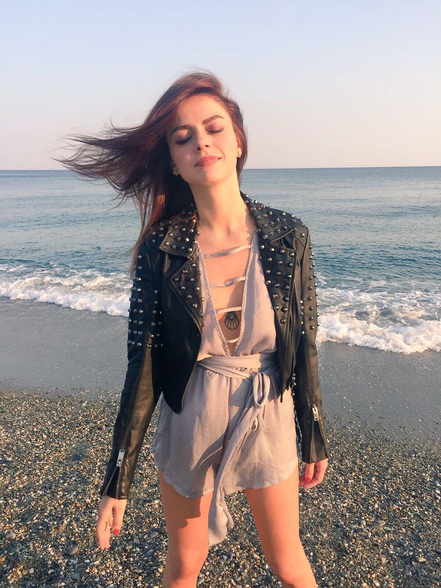 Aliceeblu_'s tweet photo. Direzione la vita di @NaliOfficial si trova in #17 nella Top50 TikTok Italia 

#Annalisa https://t.co/MCP0Oshlr8