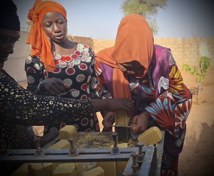 Pour la Journée internationale de l’aide humanitaire, rendons hommage à celles et ceux qui, chaque jour, tendent la main aux plus vulnérables, souvent au péril de leur propre vie. L’engagement des acteurs humanitaire apporte espoir, dignité et secours là où tout semble perdu.
