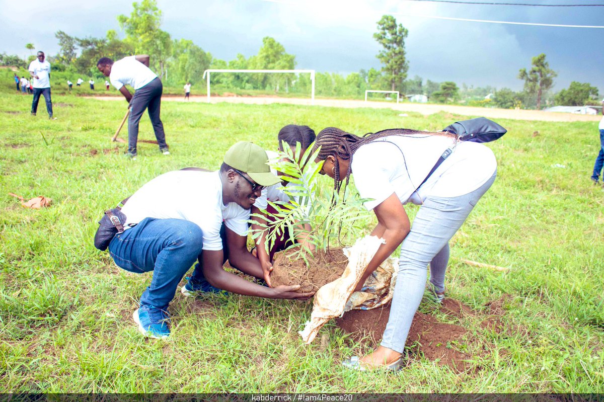CarolyneBavuga's tweet image. In Rotaract we believe in naturing the nature so we can have a better future for us and the generations to come #MissionGoGreen #ItsTimeToJoinRotaract
