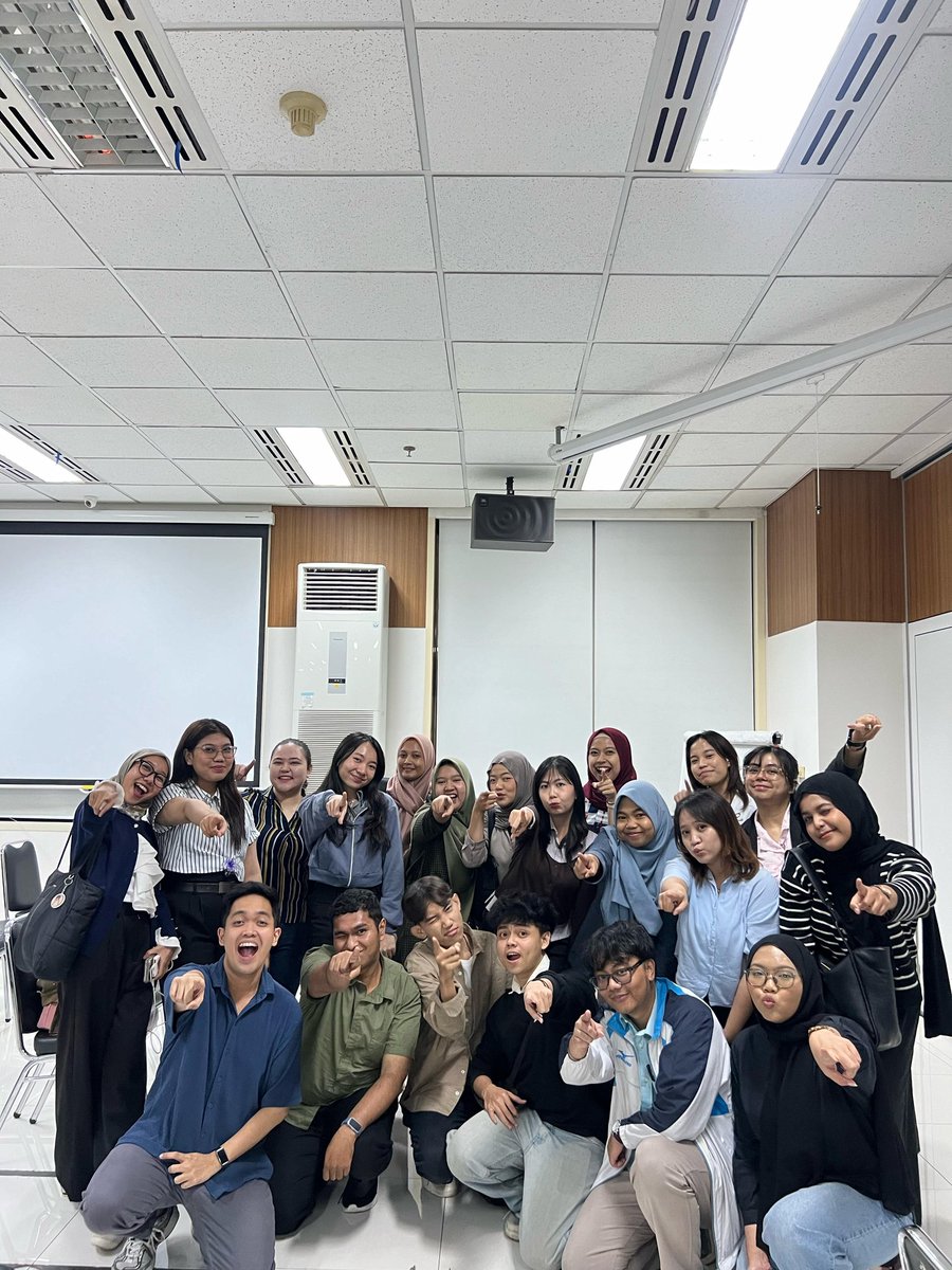Helianthus23_'s tweet photo. Hai guys yang Kpopers/Thai Enthu ada yang mau ikut Freelance bareng aku? Dengan tim yang mendukung growth, lingkungan yang positive vibes dan isinya full sama Millenials+Genz yang punya goals yang beda beda.

Kriteria : 
23 - 35th
SMA / SMK
Willing to grow+learn
Trust the process https://t.co/x7hdKdq4N9
