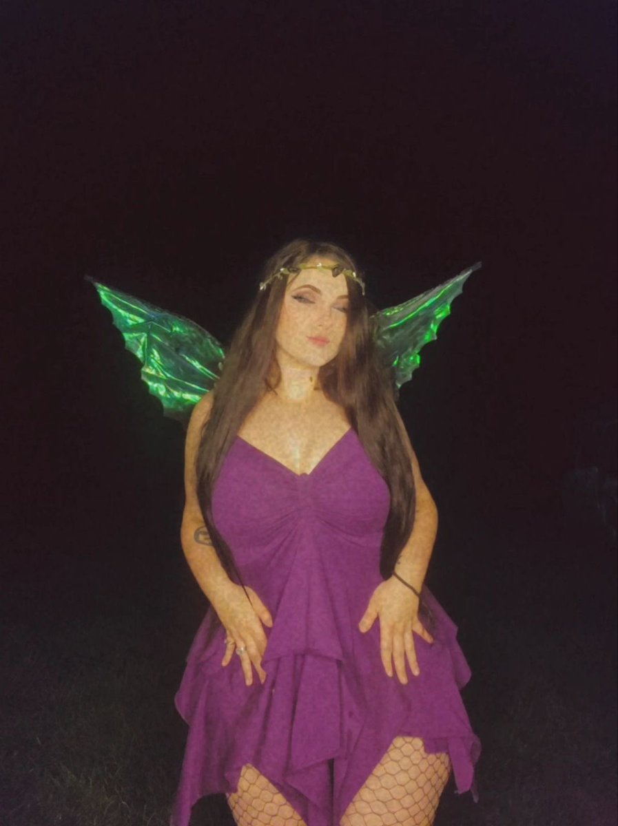 Velmakittyy's tweet photo. I could grant your wish.. but where’s the fun in that? 😈😈 
#domme #femdom #findom #streammate #fansly #fairy #goddess https://t.co/bUtM499WfB