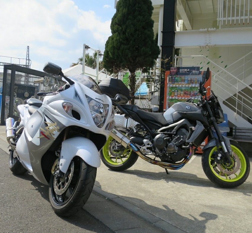 local_rapid's tweet photo. 学生時代より今の方がバイクライフ楽しめてます(*´艸`)
#バイクの日
#バイクの日2025
#DTRACKERX
#MT09
#GSX1300R隼 https://t.co/kATxA3BQkk