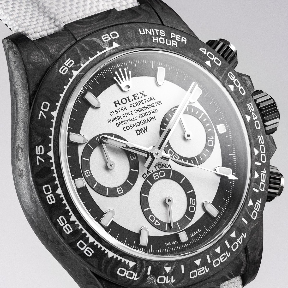 diw_watches's tweet image. DAYTONA CREAM V2

Limited to 10 pieces. Individually numbered.
Built to order (10–14 weeks).
Delivered in oak-and-velvet case.
Backed by 7-year warranty.

For those who see luxury in restraint.

designa-individual.com/en/watches/car…

#DesignaIndividual #DaytonaCream #PieceUnique