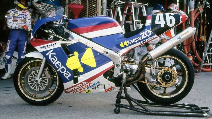 rime_green's tweet image. 今日はバイクの日
#kaepa
#rc30 
#ヤマモトレーシング