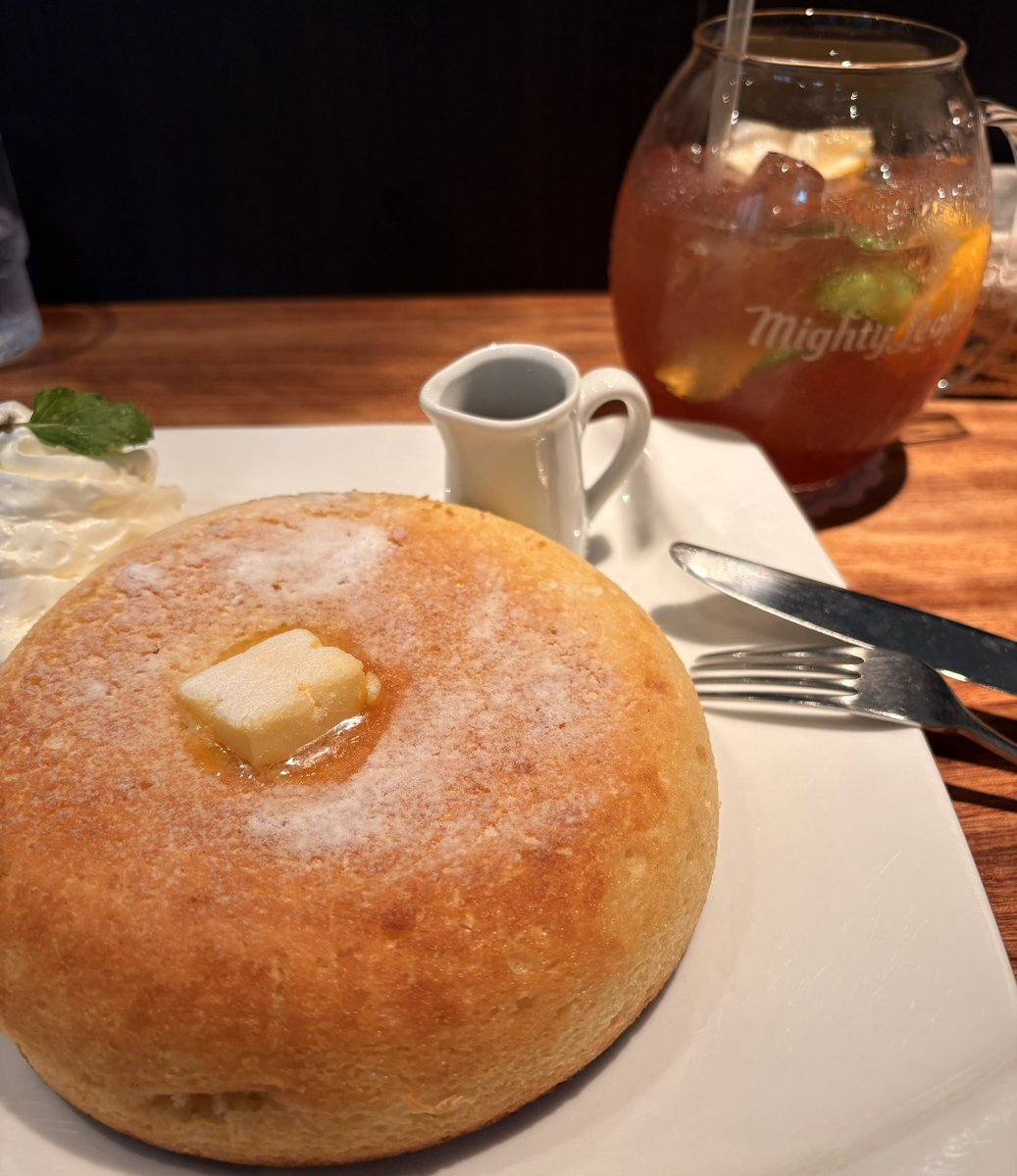 KITAZAWA BOOK STOREさんで、ヒエログリフ版ピーターラビットを〜少しずつ読もう😆神保町TAMTAMさんのホットケーキ、まんまるほわほわでした。楽しい夏休みだった🥞