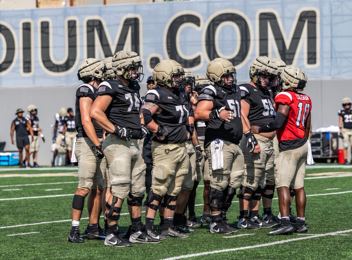 asforfootball's tweet photo. 2025 #ArmyFootball Offensive Preview
via @BrigadeReview
#GoArmy #BEATTarletonState
#CollegeFootball #AmericanFootball
https://t.co/pJTLyyNDE6 https://t.co/EgVo08T5VZ