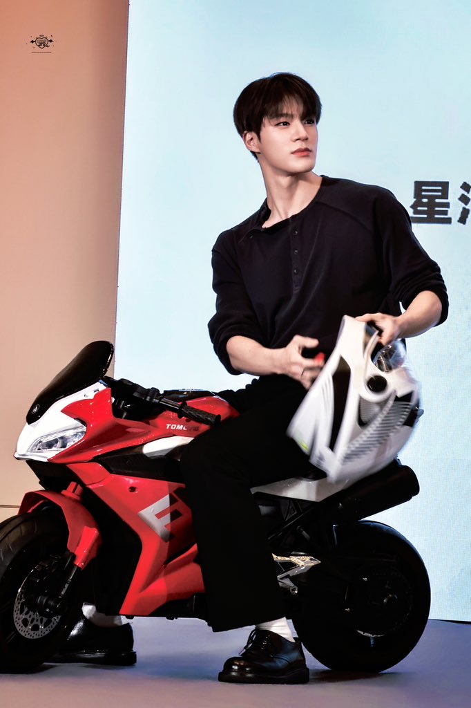 802Lab's tweet photo. RT @NAKS_BB: 250819 SR DAY1

🏍️

#JENO #제노  #ジェノ #NCTDREAM #NCT https://t.co/JpH3dVHX2N