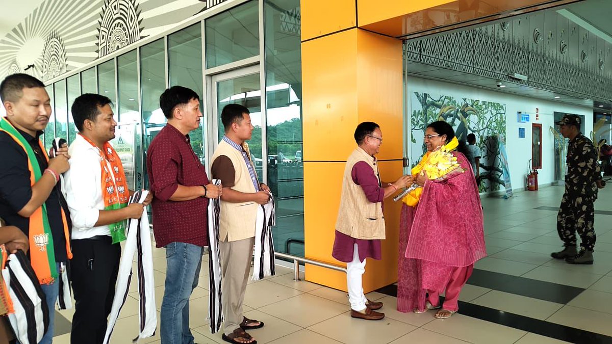 ZingnuChau's tweet photo. Accorded a warm welcome to Ms. @LataUsendi Ji, BJP National Vice President & HMLA, Kondagaon (Chhattisgarh), along with State VP Shri Tarh Soping Ji, State General Secretary Miss Junty Singpho Ji, State Treasurer Shri Vinay Gupta Ji, and karyakartas.

Her arrival infused our karyakartas with renewed motivation and energy, further strengthening our resolve to advance the party’s vision of Seva, Sangathan aur Vikas.

@BJP4India @PemaKhanduBJP @ChownaMeinBJP @TheAshokSinghal @KalingMoyongBJP @NiglarTadar @Mutchu4
