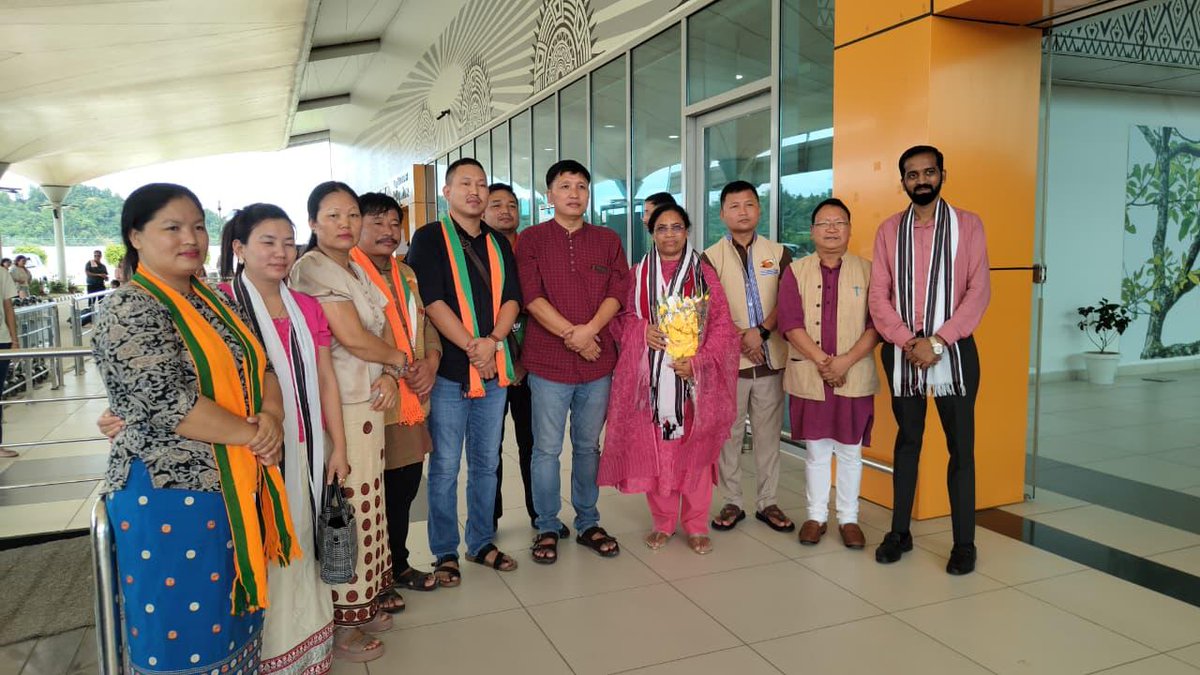ZingnuChau's tweet photo. Accorded a warm welcome to Ms. @LataUsendi Ji, BJP National Vice President & HMLA, Kondagaon (Chhattisgarh), along with State VP Shri Tarh Soping Ji, State General Secretary Miss Junty Singpho Ji, State Treasurer Shri Vinay Gupta Ji, and karyakartas.

Her arrival infused our karyakartas with renewed motivation and energy, further strengthening our resolve to advance the party’s vision of Seva, Sangathan aur Vikas.

@BJP4India @PemaKhanduBJP @ChownaMeinBJP @TheAshokSinghal @KalingMoyongBJP @NiglarTadar @Mutchu4