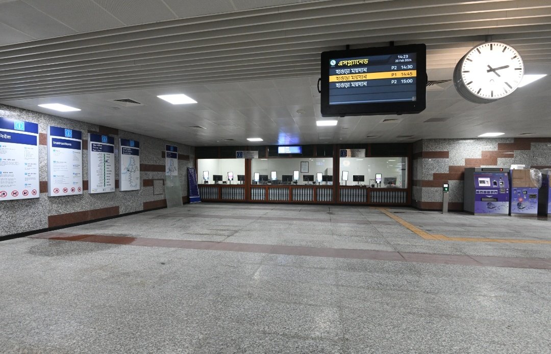 metrorailwaykol's tweet image. A historic Moment for #Kolkata! 
The #MetroRailway, Kolkata now connects #Howrah – #Esplanade – #Sealdah, bringing the city closer than ever.

 #KolkataMetro #kolkatadairies #metro #UrbanConnectivity  #SealdahToHowrah #EsplanadeLink #GreenLine #BlueLine #EastWest