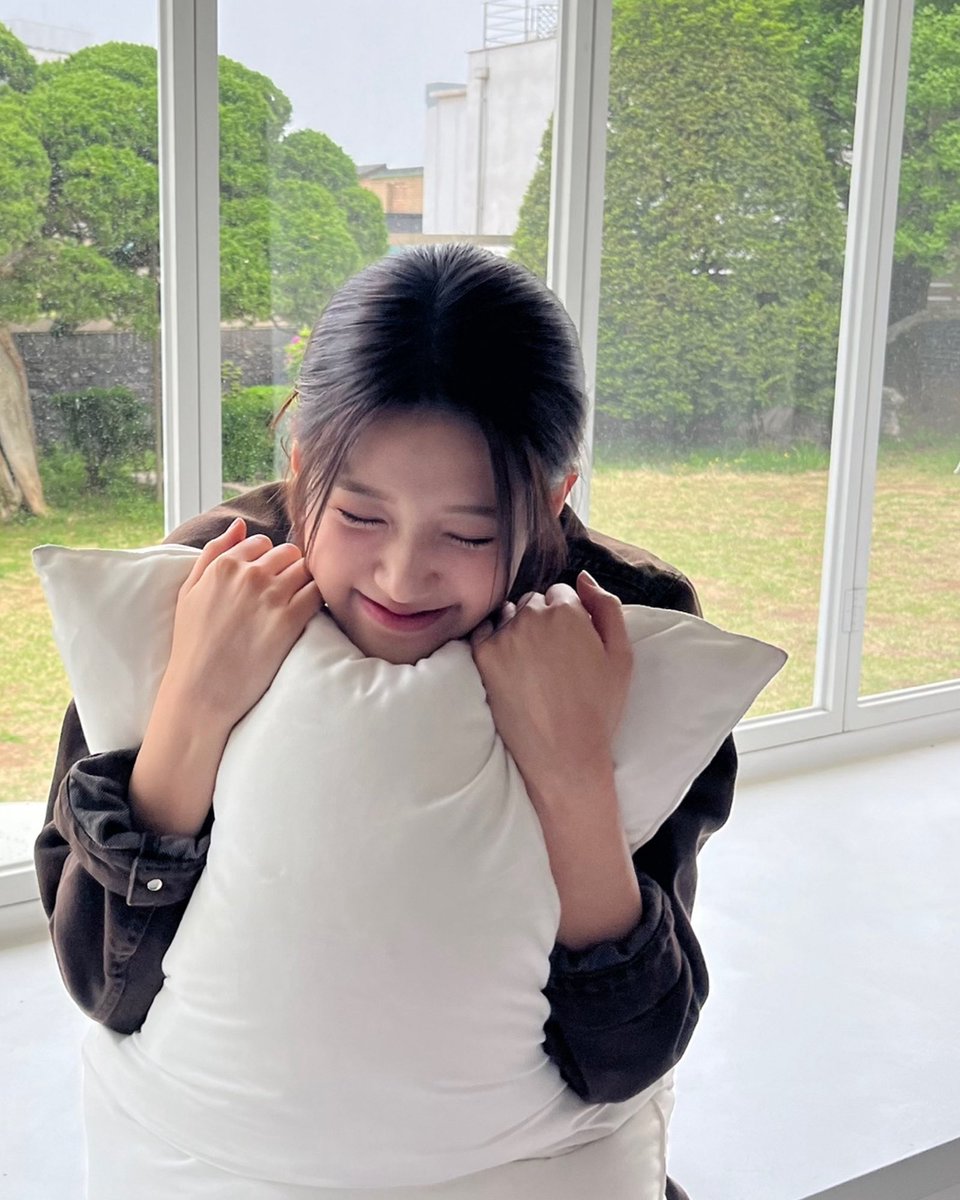 i__love__jiyoon's tweet image. #지윤

今までよく頑張ったね😢

たくさんの幸せをnayaにくれて本当にありがとう。
ジユンのこと心から愛してるし、これからどこで何をしていてもずっとずっと応援してるよ。

これからは、自分の健康と幸せを第一に、自分を大切にして暮らして欲しいな！
またどこかで会えることを願ってるよ✨