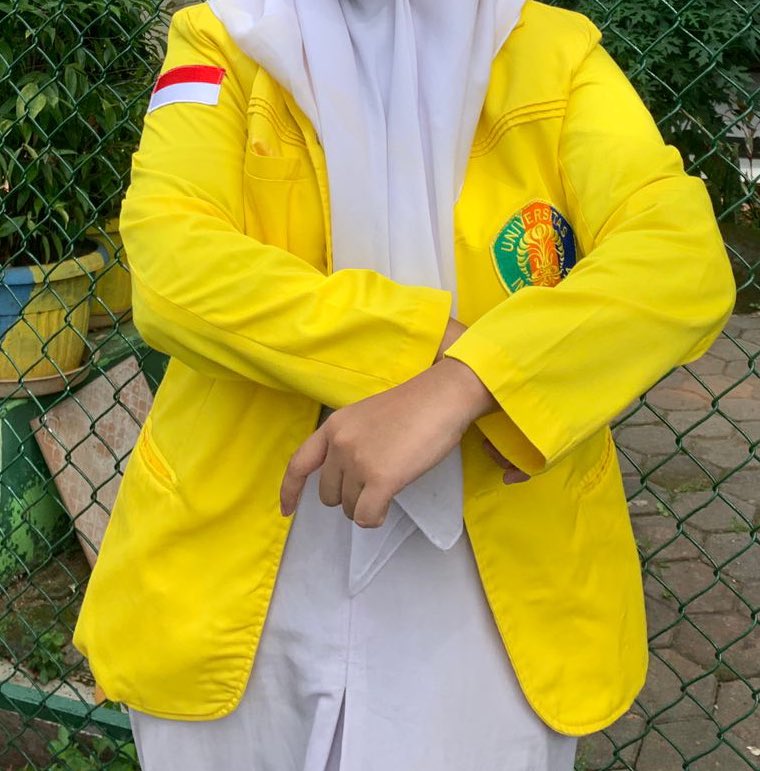 aacaicoco's tweet image. finally i got my own yellow jacket 💛!