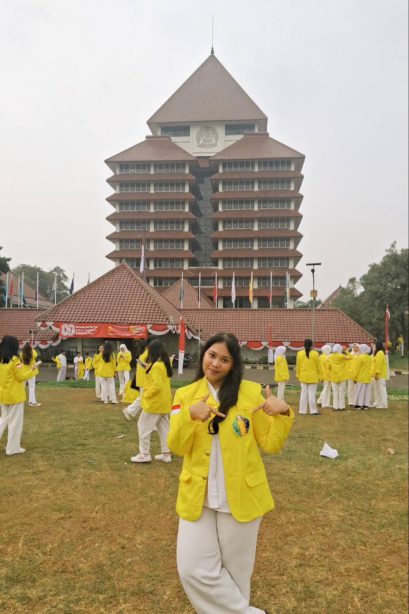 aacaicoco's tweet image. finally i got my own yellow jacket 💛!