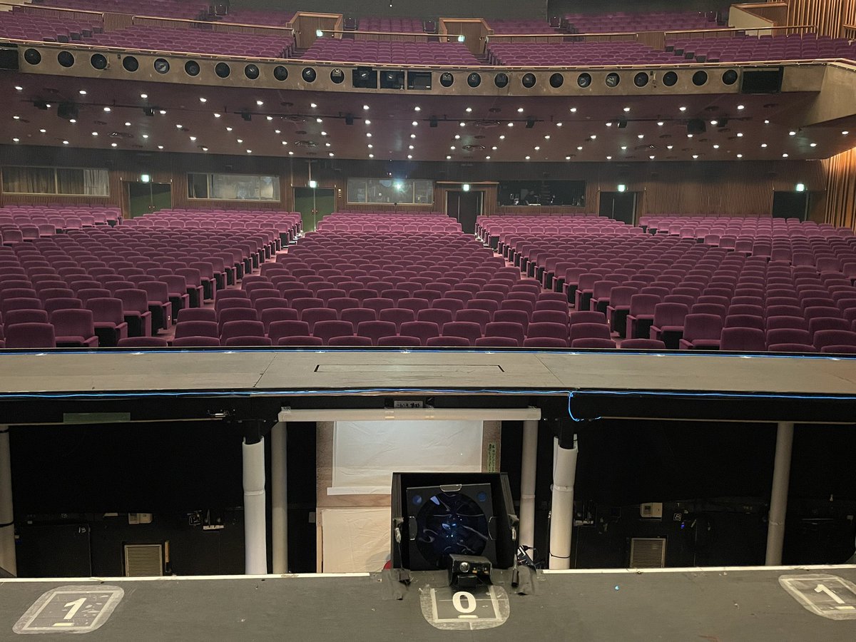 erikavegessa's tweet image. 一年前の今日初日だったか…この舞台に立てた事に感謝しかないです🎻
#モーツァルト
#帝国劇場
#初日
#古川雄大