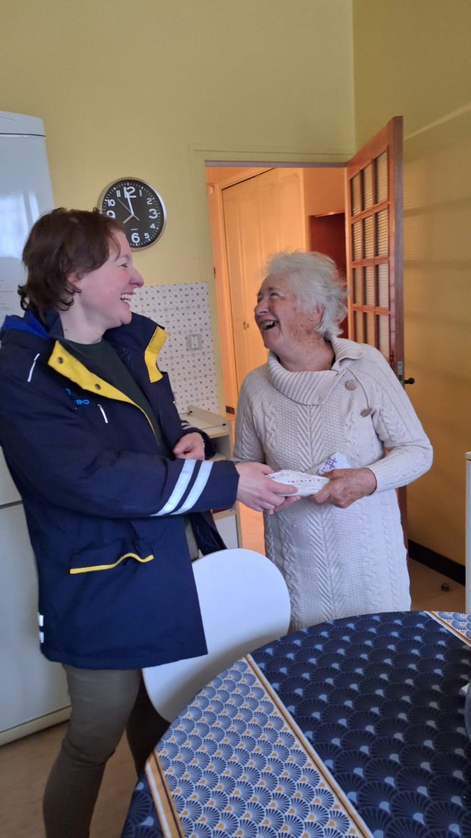 #VuDansLaPresse 
#laPoste apporte du lien social et veille sur les personnes vulnérables en période de grosse chaleur ! 
A lire : c.bienpublic.com/economie/2025/…