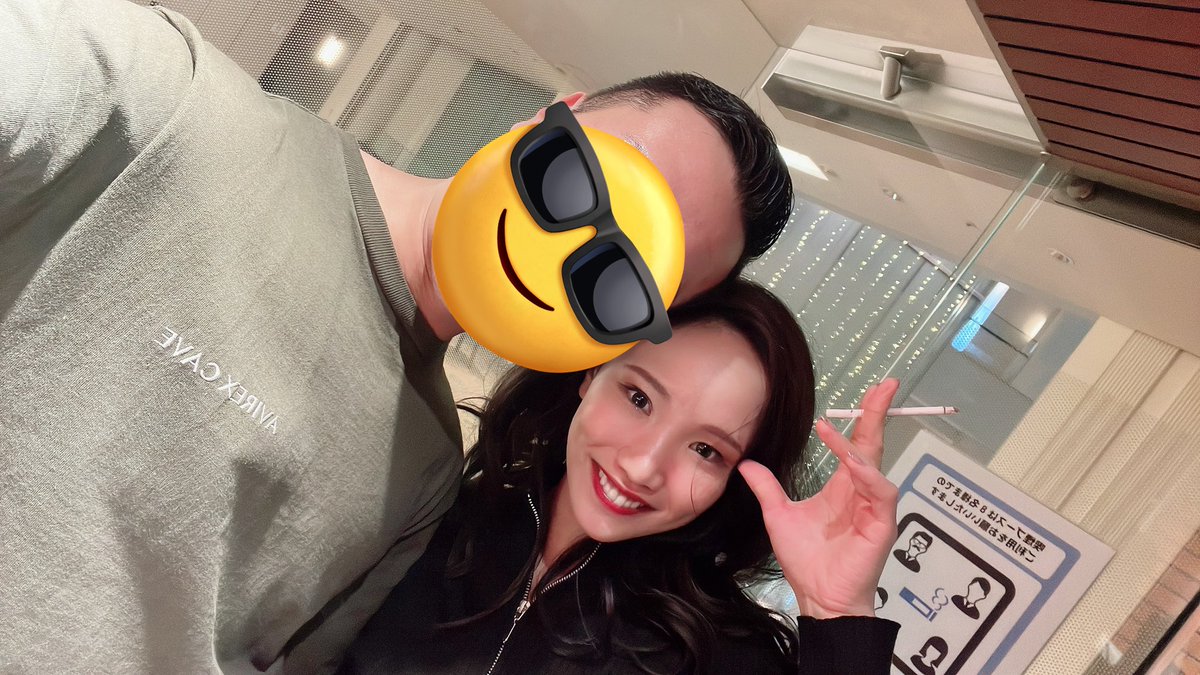 あれから3ヶ月弱経つのかと思うとあっという間すぎる〜！！
ずーっと笑うか泣くかして大忙しだったけど、めっちゃくちゃ楽しかった🌸

式直後に喫煙所に駆け込んで我慢してたヤニをブチギメる夫婦🚬