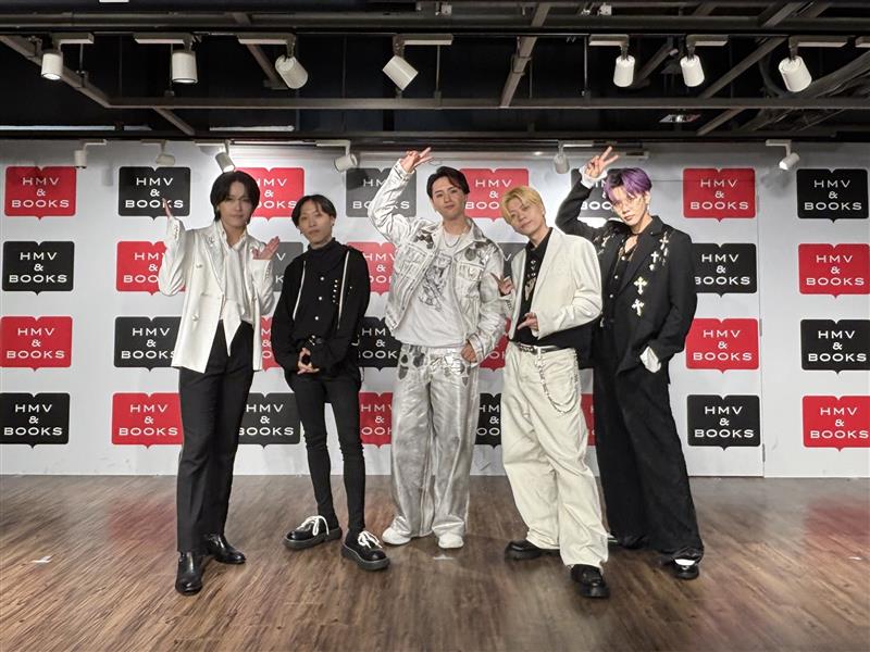 HmvBooksShibuya's tweet image. 【#MADKID】@MADKID_official
本日は【11th SINGLE「#Resolution」発売記念イベント】を開催⚔️
イベント終了後にお写真とサインを頂きました📸✒
 
そして本日フラゲ日💿
きらきらと輝く、かっこいいパフォーマンスに会場は大盛り上がりでした✨

またの開催をお待ちしております🎶
#MADKID_Resolution