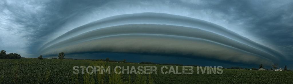 Epic #shelfcloud from Bluffton Indiana this morning along an OB!