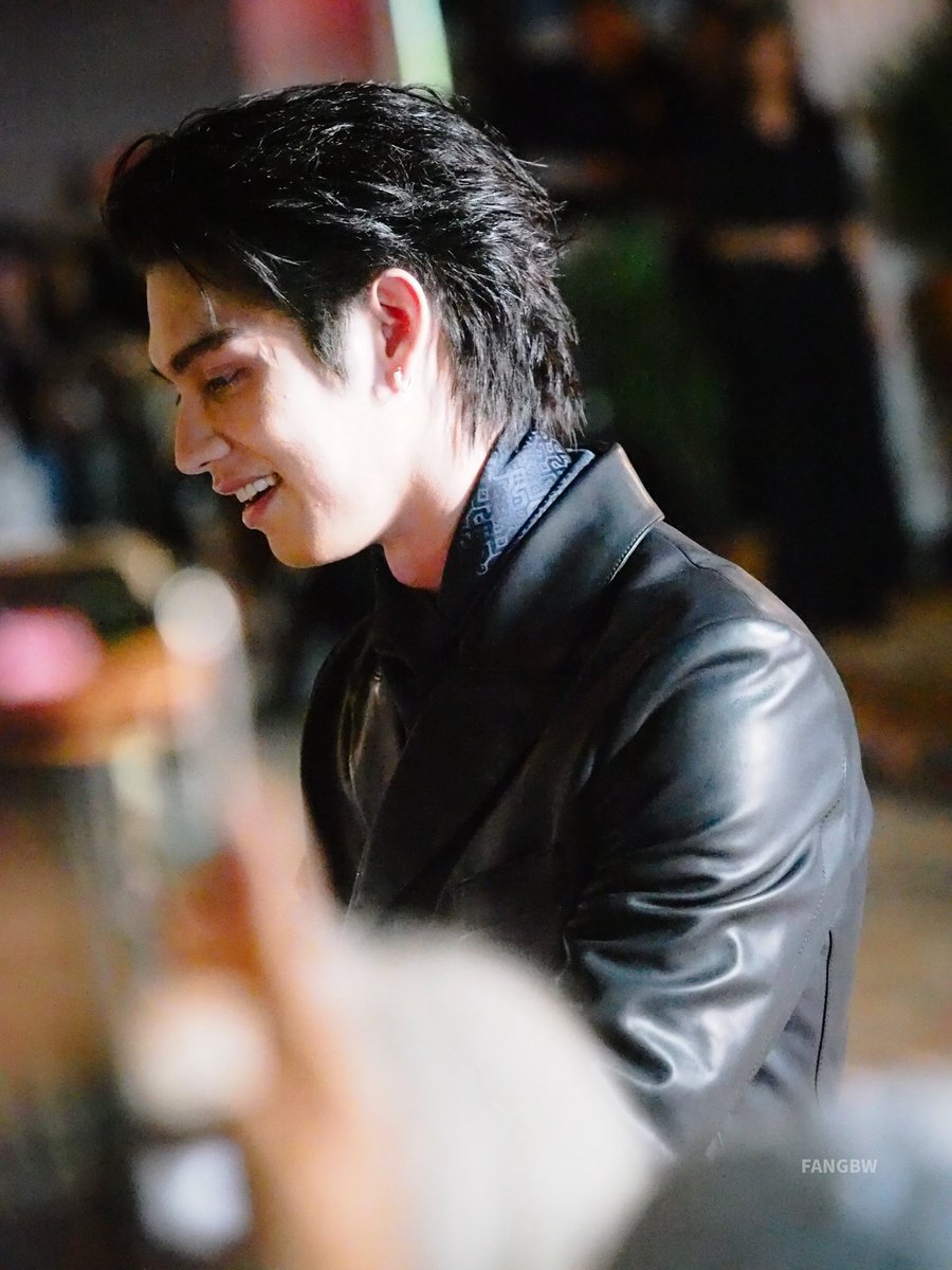 fangbw3000's tweet photo. แจกลายเซนต์แล้วยิ้มหวาน 🫠🫠🫠
BRIGHT GLOBAL ICONS
 #BRIGHTxLSA50ICONS 
 #bbrightvc https://t.co/yEpa10dLJv