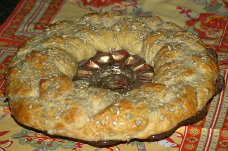Make Some of the Most Amazing #Squash #Breads like this Seeded Squash Braid Bread! painlesscooking.com/how-to-make-sq…