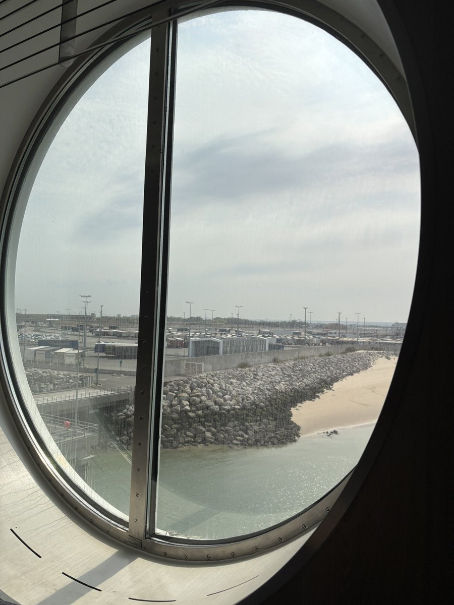 I discovered <a href="/dfds_ukire/">DFDS UK & IRE</a> lounge on Cote d’Opale. I am never going back! #DoverCalais