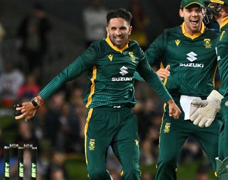 In 136 years of South africa's Cricket history, Keshav Maharaj becomes the first South african spinner to take 300 wickets across formats.🔥🇿🇦

Most Int'l wickets by a spinner for South Africa:

304: Keshav Maharaj 
291: Imran Tahir 
196: Nicky Boje