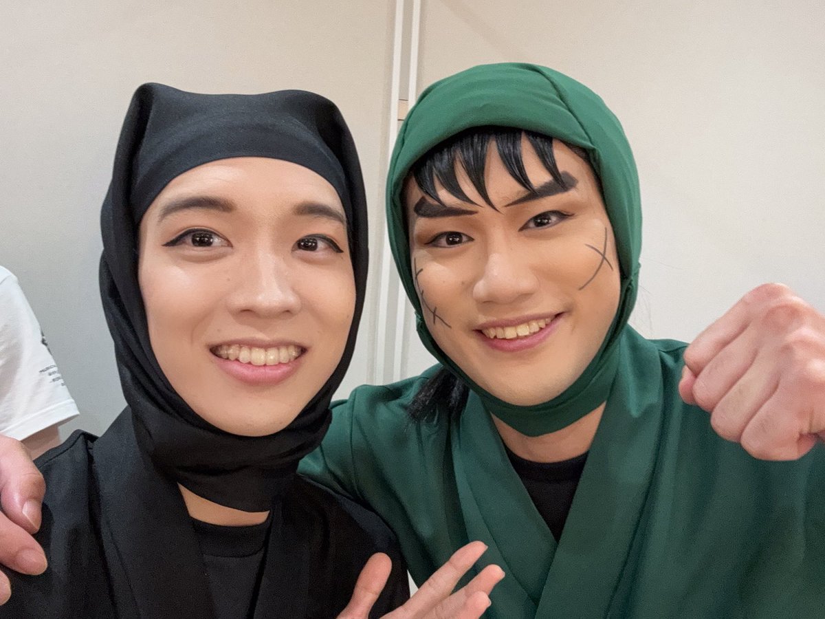 27Asxce's tweet photo. #忍ミュ 六年生単独ライブ
Zepp Fukuoka公演無事終演いたしました‼️

なんと福岡で寿大さんは最後😭
高身長から繰り出される縄鏢は圧巻でした✨

明日1日空いて明後日はZepp Namba！
塵になる勢いでかましていくぞーーー🥷

#六単 #六年生単独 https://t.co/grYdAsvxDi