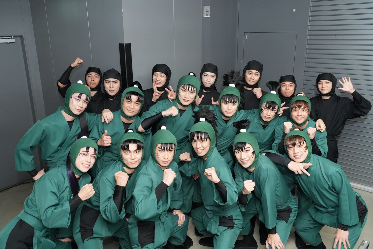 27Asxce's tweet photo. #忍ミュ 六年生単独ライブ
Zepp Fukuoka公演無事終演いたしました‼️

なんと福岡で寿大さんは最後😭
高身長から繰り出される縄鏢は圧巻でした✨

明日1日空いて明後日はZepp Namba！
塵になる勢いでかましていくぞーーー🥷

#六単 #六年生単独 https://t.co/grYdAsvxDi