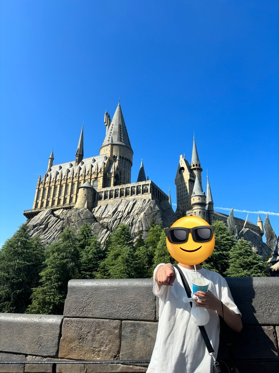 SMC_BUHIT's tweet photo. DAY2. USJに行って、午後に海遊館に行きました。 USJで人生で初めてジェットコースターに乗ったのですが、降りた直後にとても目まいがして、お昼に食べたものを吐き出しました。 私はジェットコースターに乗ってはいけない人だということを身にしみて学びました。(˃̣̣̥᷄   ̯ ˂̣̣̥᷅ ◦) https://t.co/clpKP0qFQ6