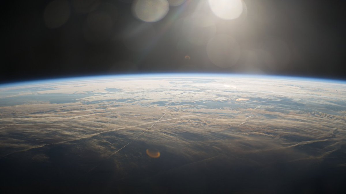 ISS_CASIS's tweet image. 📸🌍 Happy #WorldPhotoDay! Today we celebrate the art of capturing memories—here's a view of our world from the International Space Station.  #space #capturethemoment #earth #world